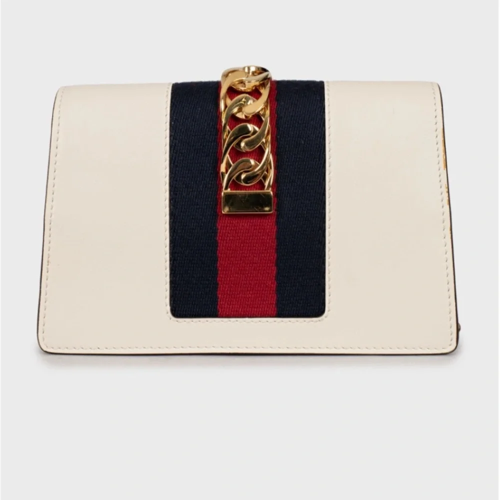 ✨💎GUCCI💎✨ Sylvie chain crossbody w/ COA, Dustbag & GWP. - Picture 3 of 12
